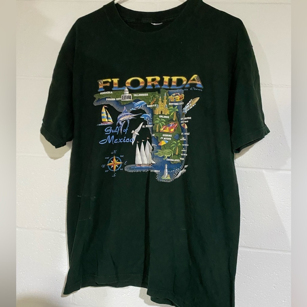 Green Florida graphic tee fits large